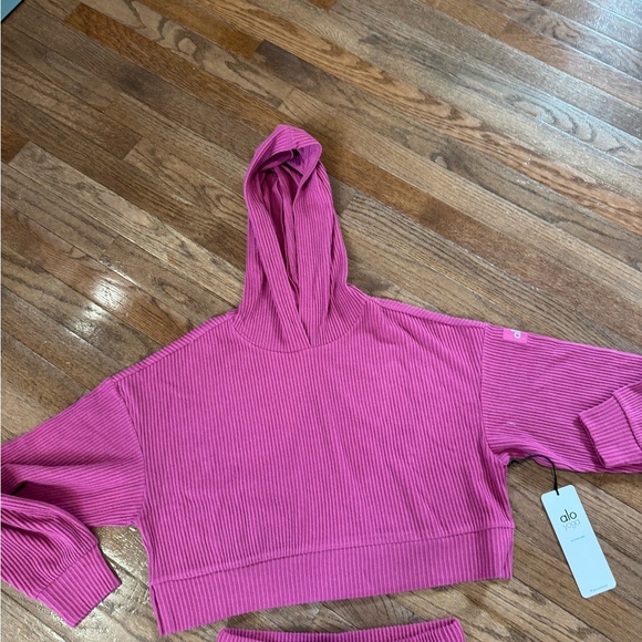 NEW ALO Yoga Pink Muse Set - Picture 3 of 9